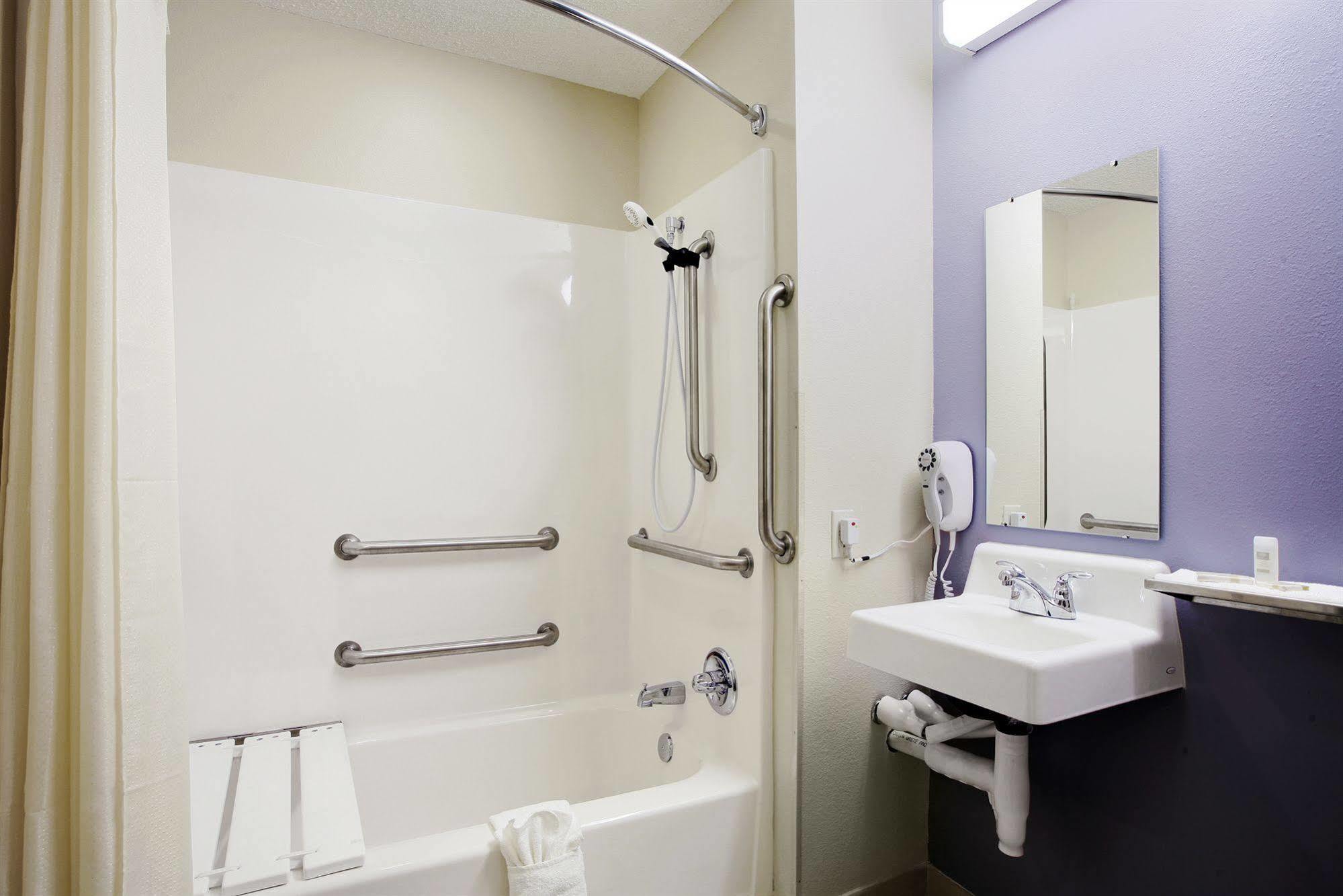 Hometown Inn & Suites Jacksonville Butler Blvd./Southpoint Δωμάτιο φωτογραφία